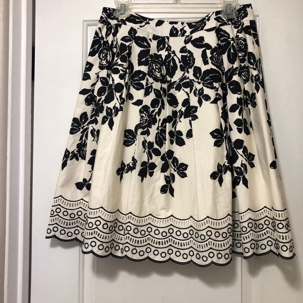 Talbots Black and White Floral A-Line Skirt with Scalloped Hem Size 8